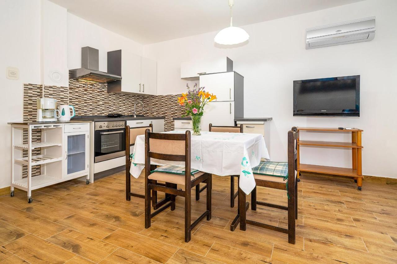 Apartments Jurina Krk Town Exterior foto