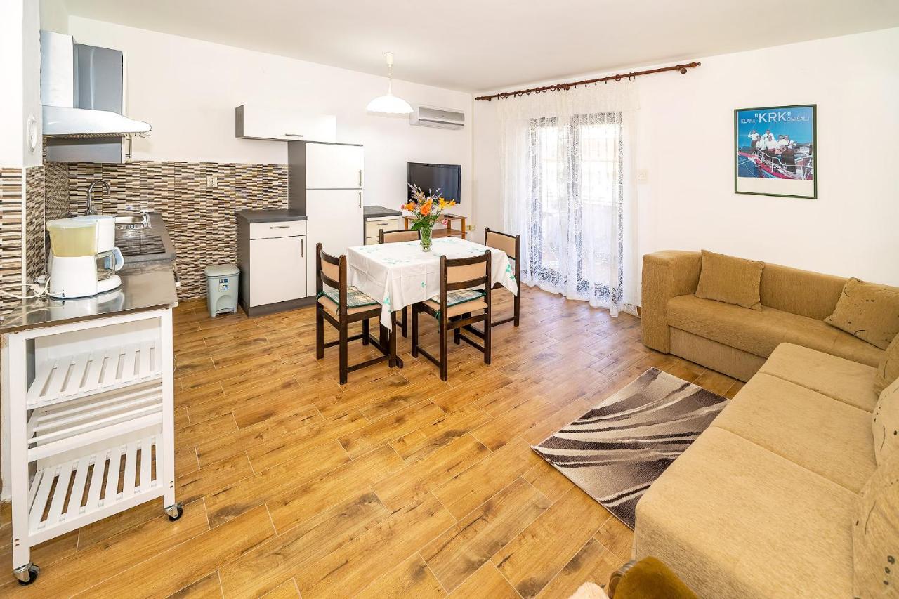 Apartments Jurina Krk Town Exterior foto